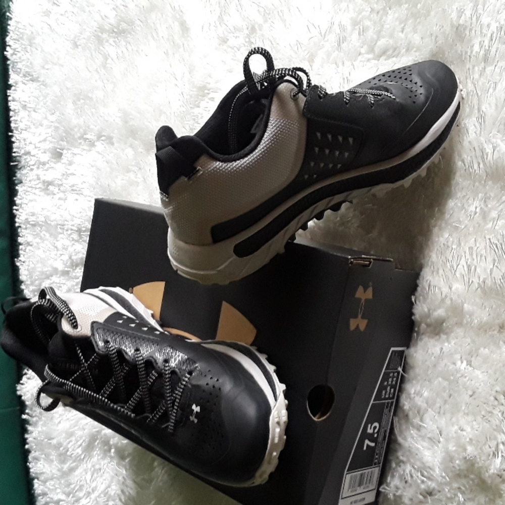 Under Armour Womens shoe